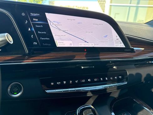 Used 2021 Cadillac Escalade Luxury AWD/4WD image 12