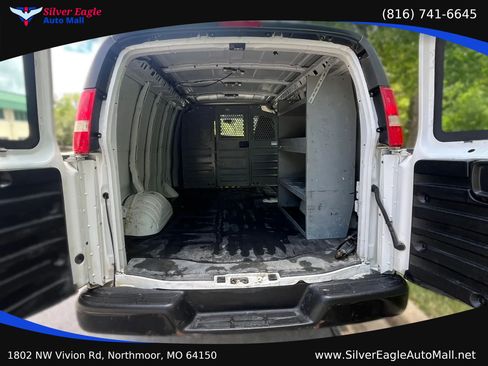 Used 2017 Chevrolet Express 2500 RWD image 8