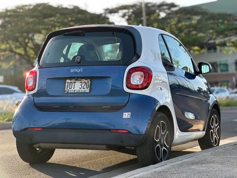 Used 2017 smart fortwo passion image 5