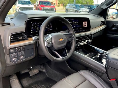 Used 2025 Chevrolet Tahoe High Country AWD/4WD image 18