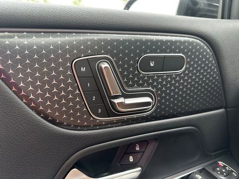 Used 2024 Mercedes-Benz EQB 300 4MATIC image 23