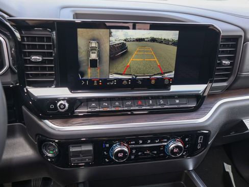 New 2026 GMC Sierra 1500 SLT image 16