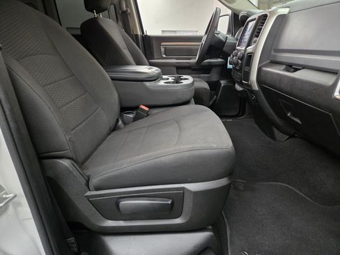 Used 2019 RAM 1500 Classic SLT RWD image 11