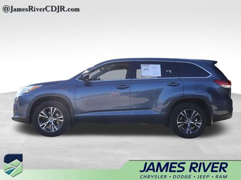 Used 2019 Toyota Highlander Plus AWD/4WD image 2
