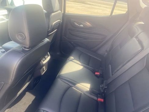 Used 2024 GMC Terrain SLT image 11