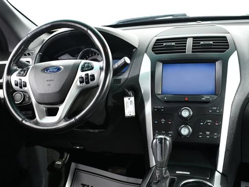 Used 2013 Ford Explorer XLT AWD/4WD image 8