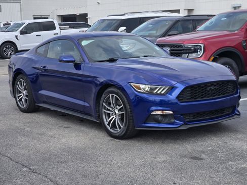 Used 2016 Ford Mustang Premium image 3