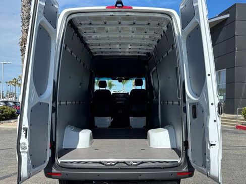 Used 2025 Mercedes-Benz Sprinter 3500 image 33
