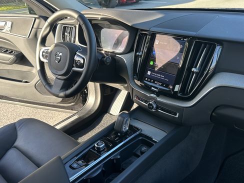 Used 2025 Volvo XC60 B5 Plus image 12
