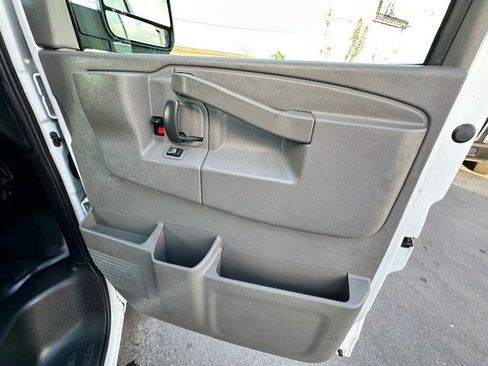 Used 2018 Chevrolet Express 2500 w/ Driver Convenience Package image 23