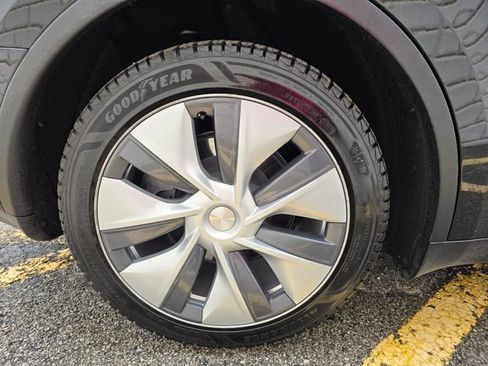 Used 2021 Tesla Model Y Long Range image 60