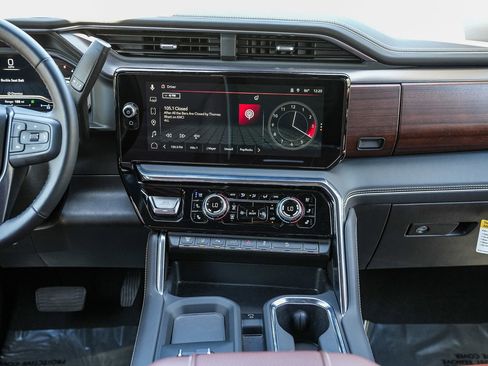 Used 2025 GMC Sierra 2500 Denali Ultimate w/ Max Trailering Package AWD/4WD image 13