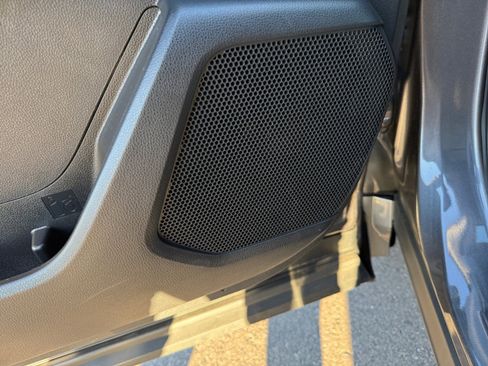 Used 2024 Toyota Highlander LE image 27