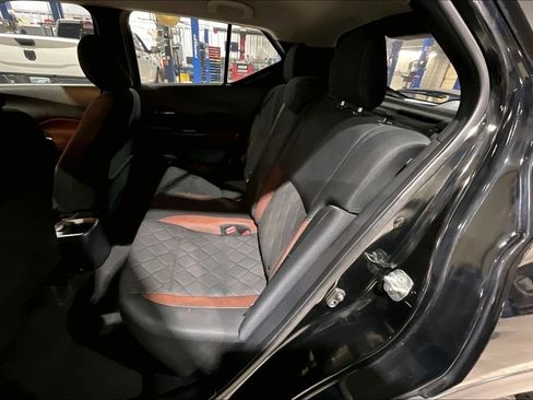 Used 2020 Nissan Kicks SR image 24