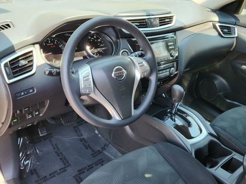 Used 2015 Nissan Rogue SV w/ SV Moonroof Package image 9