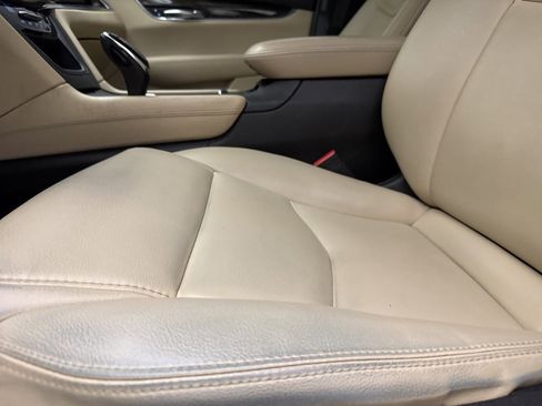 Used 2018 Cadillac XT5 AWD image 24