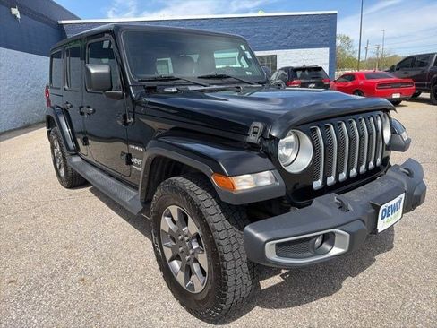 Used 2018 Jeep Wrangler Unlimited Sahara AWD/4WD image 7