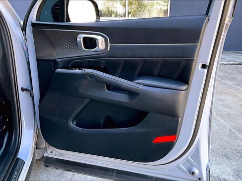 Used 2023 Kia Sorento SX image 19