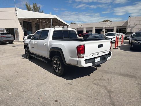 Used 2016 Toyota Tacoma TRD Sport w/ Premium & Technology Package image 5