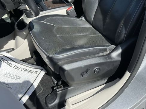 Used 2018 Chrysler Pacifica Limited FWD image 10