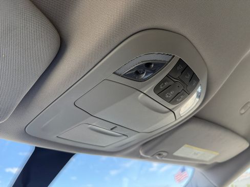 Used 2022 Chrysler Voyager LX FWD image 22