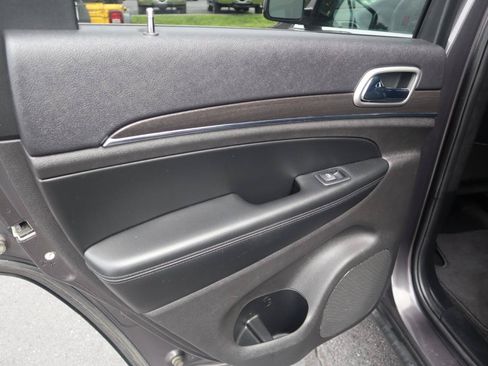 Used 2018 Jeep Grand Cherokee Limited AWD/4WD image 60