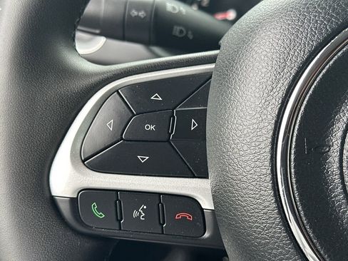 Used 2019 Jeep Renegade Latitude w/ Popular Equipment Group FWD image 24