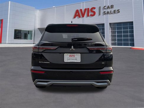 Used 2025 Mitsubishi Outlander SE image 7