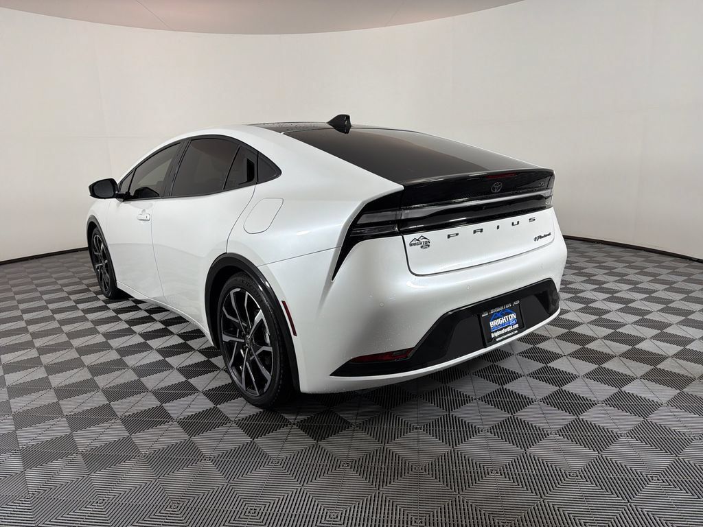 Used 2024 Toyota Prius Prime FWD image 5