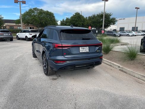 Used 2025 Audi SQ6 e-tron Premium Plus w/ Premium Plus AWD/4WD image 3