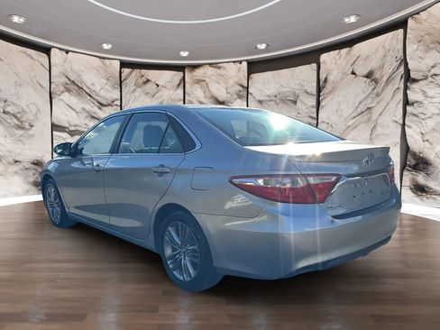 Used 2015 Toyota Camry SE w/ Moonroof Package image 7