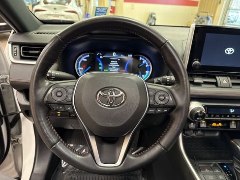 Used 2023 Toyota RAV4 SE w/ Weather & Moonroof Package image 31