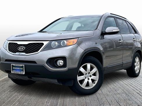 Used 2013 Kia Sorento LX w/ Convenience Pkg image 3