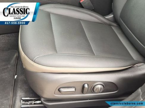 Used 2025 Chevrolet Trax ACTIV w/ Driver Confidence Package FWD image 26