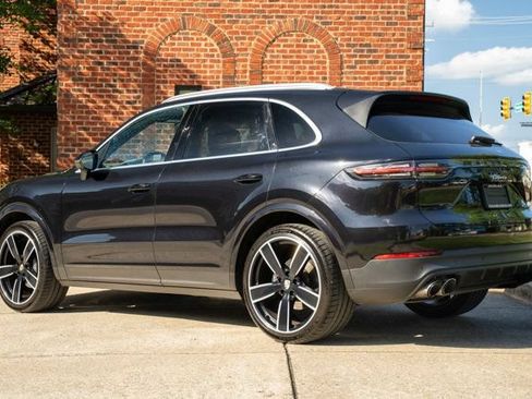 Used 2020 Porsche Cayenne w/ Premium Package AWD/4WD image 7