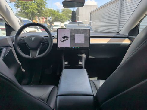 Used 2021 Tesla Model Y Long Range AWD/4WD image 30