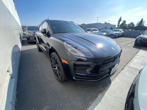 Used 2023 Porsche Macan AWD/4WD image 2