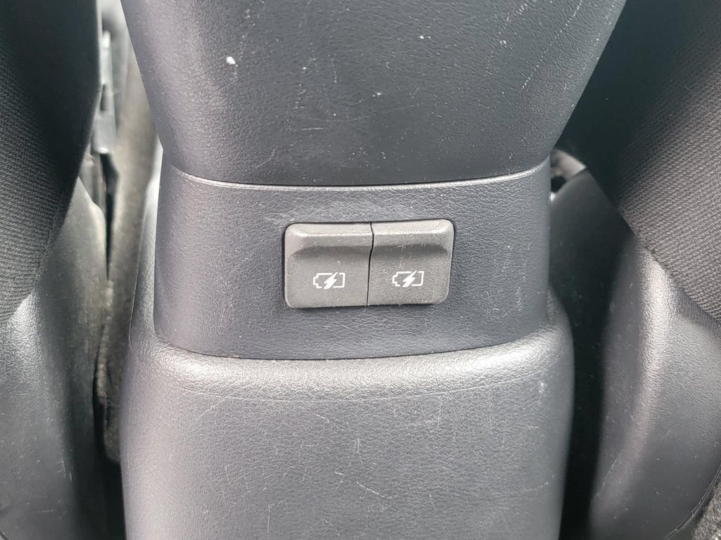 Used 2020 Nissan Kicks S FWD image 31