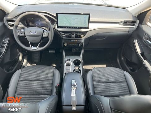 New 2025 Ford Escape SE image 3