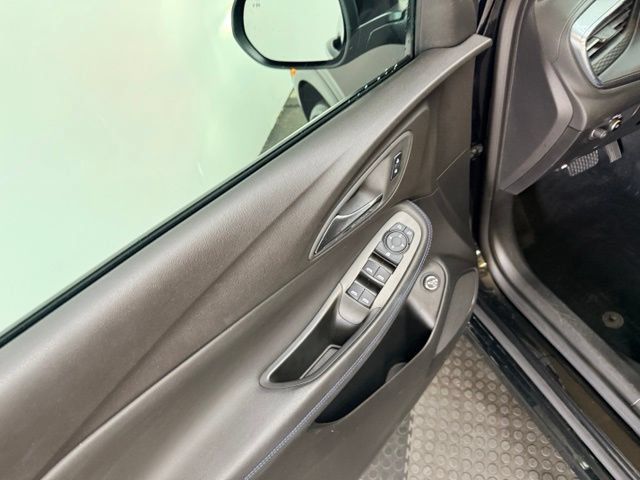 Used 2025 Buick Encore GX Sport Touring AWD/4WD image 23