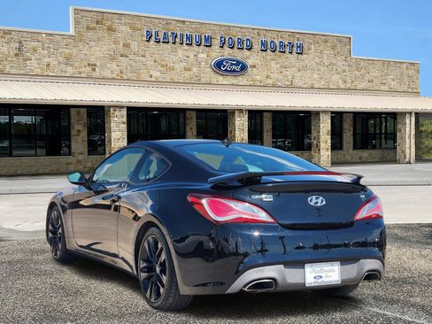 Used 2015 Hyundai Genesis 3.8 RWD image 4
