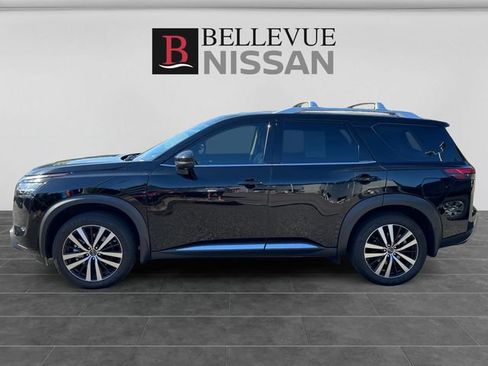 Used 2023 Nissan Pathfinder Platinum w/ Black Appearance Package AWD/4WD image 2