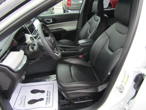 Used 2024 Jeep Compass Limited AWD/4WD image 13