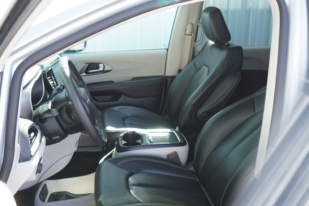 Used 2024 Chrysler Pacifica Limited FWD image 14