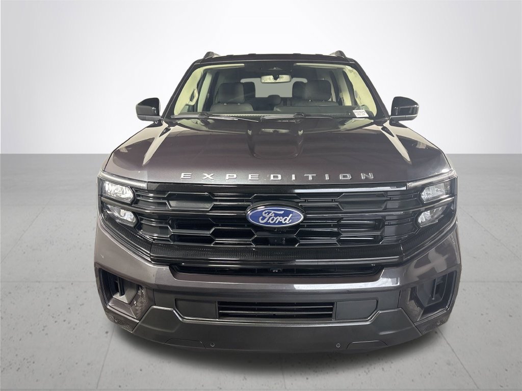 Used 2025 Ford Expedition Active AWD/4WD image 3