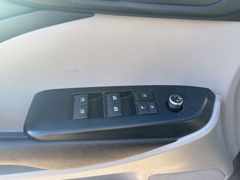 Used 2017 Toyota Highlander XLE image 26