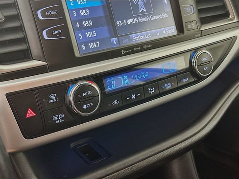 Used 2018 Toyota Highlander SE AWD/4WD image 22