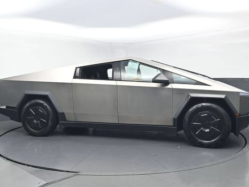 Used 2024 Tesla Cybertruck AWD Crew Cab image 5