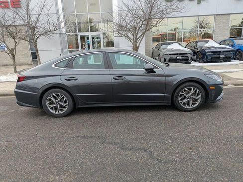 Used 2022 Hyundai Sonata SEL w/ Winter Weather Package image 9