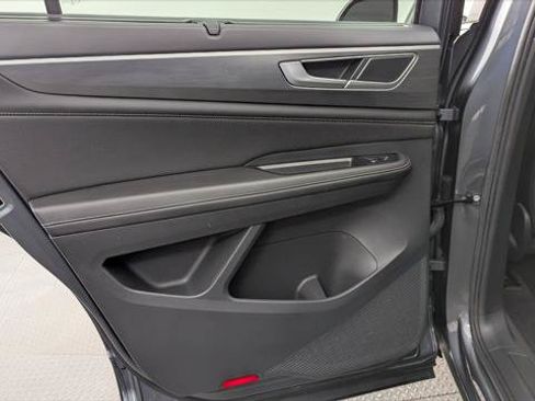 Used 2024 Volkswagen Atlas Cross Sport SE w/ Panoramic Sunroof Package FWD image 16